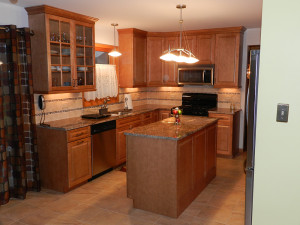 Wooden Kitchen Cabinets and Granite Counter Tops